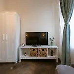 Charm - 2br