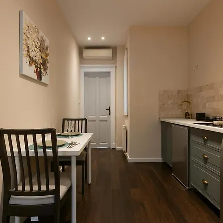 Charm - 2br