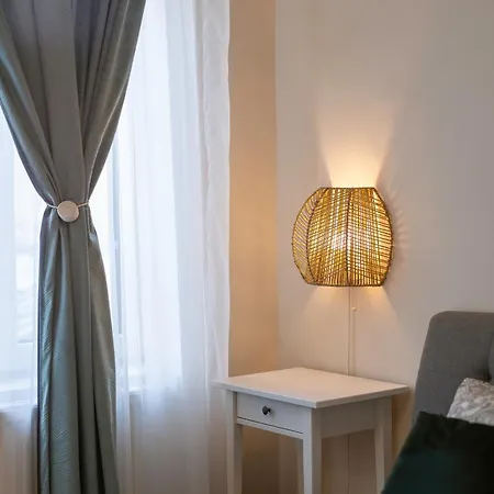 Charm - 2br Apartment