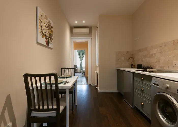 Charm - 2br Apartment